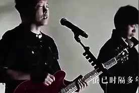 高晓松联手许巍打造新单曲《生活不止眼前的苟且》感动！超级棒视频封面