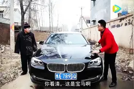 富二代开车去农村炫耀，被农民给收拾了，看你以后还装不？图片