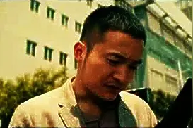 翻唱张国荣《追》 明明可以靠唱歌吃饭 但偏偏靠演技证明自己图片