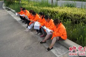 “七朵金花”变身“女汉子” 顶起荥阳交通“半边天”图片