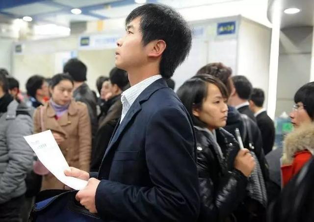 今天起，本科以上学历可落户成都了！你最关心的成都户籍细则都在这里！