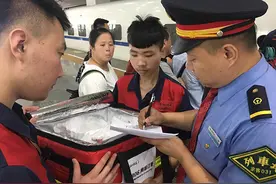 动车网络订餐首日：长沙南站半天接67单，全为社会品牌餐食图片