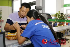 海南中线高速公路首对服务区加油站正式运营图片
