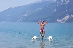 风靡海岛的时髦水上自行车，巴厘岛金巴兰四季酒店置办了两辆图片