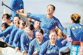 全运会龙舟决赛重庆女队摘银图片