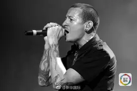 “林肯公园”乐队主唱本宁顿英年离世图片