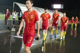 丑陋平局！柬埔寨外卖小哥战平国足悍将，足坛大佬的回应没脸看！图片