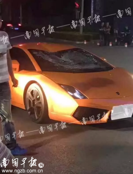 南宁街头一兰博基尼深夜撞倒代驾小哥！网友：怎么又是你