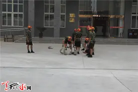甘谷消防开展一人三盘水带连接操训练图片