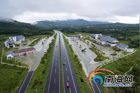 海南中线高速公路首个服务区加油站营业 填补网点空白图片