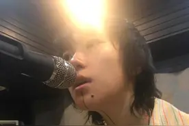 窦靖童与乐手配合默契玩转ya小调 网友：小姐姐好酷！图片