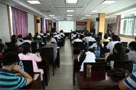 眉山市中医医院举行“感染性疾病规范化治疗走基层”专题培训图片