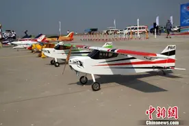 陕西省首届全民健身运动会航模比赛启幕图片