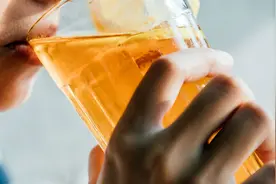 只需4步 调饮一杯冰冻柠檬红茶图片