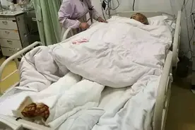 他吃了一顿海鲜大餐，两天后病危、直接进了ICU，抢救了一个月才捡回一条命！到底是什么凶险怪病？图片