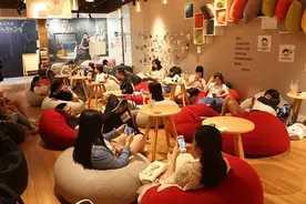 分分钟秒杀共享睡眠，仅花12块就可以在丧到爆的懒人沙发上睡一天！图片