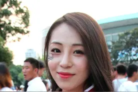 这个阿森纳球迷小姐姐真好看！昨晚八万人外枪手球迷群像图片