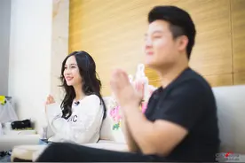 baby归来仍是欢脱少女 称小海绵是自己的充电宝图片