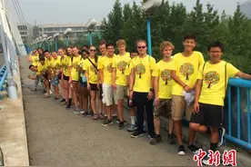 美国高中生秦皇岛体验中国传统文化（图）图片