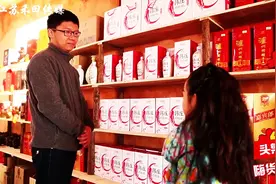 小女孩买东西砍价，老板被玩晕图片