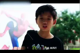 小明跟外国阿姨买菜，笑抽我图片