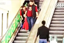 我擦哈哈哈哈，中国版电梯摸手男，被撩的都是一脸大写的懵逼视频封面