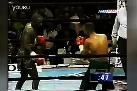 拳击场上最欠扁的闪躲技术！真想上去揍他一拳！图片