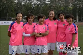 中美青少年足球友谊赛在石家庄举行 “铿锵玫瑰”再展风采图片