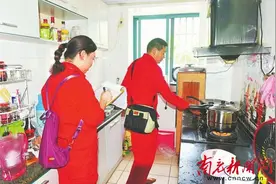 燃气胶管老化 需重新收费安装？燃气公司：假的图片