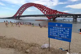 在春晓大桥附近沙滩发现揪心一幕，请再次扩散这则通告！图片