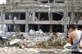 突发！济南唐冶银丰小区一酒楼今晨7点爆炸，外墙已炸没，疑因煤气泄露……图片