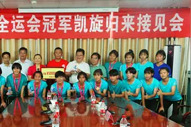 代表海南的琼中女足凯旋归来图片