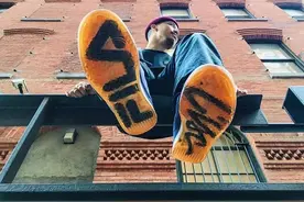 大 FILA 的衣服人见人爱，可 FILA 的 sneaker 好像有点放荡不羁图片