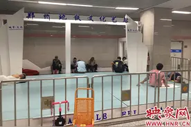 郑州多市民到地铁站乘凉 官方称不拒绝“纳凉族”图片
