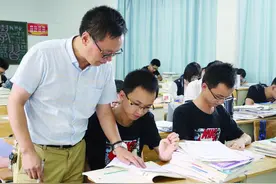 哥哥考上上海交大、弟弟考上北大图片