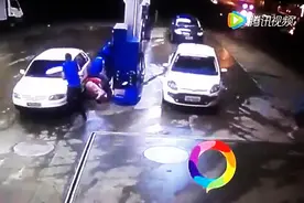太吓人了！加油站加油偶遇枪击事件图片