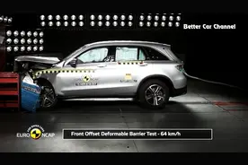 雷克萨斯RX350 vs 奔驰GLC 对比碰撞试验图片
