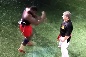 这样的金钟罩铁裆功 一龙都服了！图片