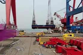 大国重器看新区！海西重机自升式海上勘探平台在青岛西海岸顺利完成吊装下水图片