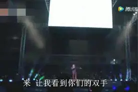 歌曲《爱的世界只有你》现场带字幕，演唱：音乐人图片