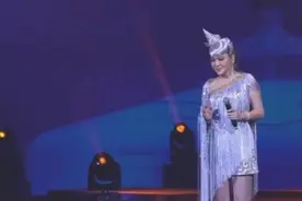 歌曲《梦中的额吉》现场带字幕，演唱：乌兰图图片