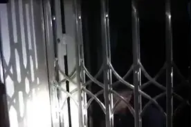 大铁锤破门，广西百余警力直捣涉黄窝点！91人被抓视频封面
