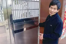 5岁娃脖子被自动门夹住图片