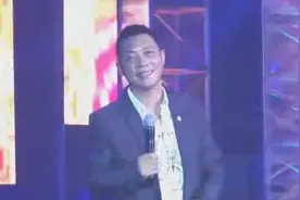 歌曲《我爱你你却爱着他》现场带字幕，演唱：黑龙，图片
