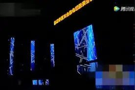 歌曲《过火》现场带字幕，演唱：张信图片