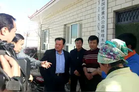 自治区林业厅厅长艾则孜克尤木一行深入和田地区调研精准扶贫工作图片