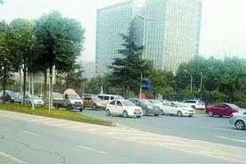 成都三环路出口导流线压不得被抓拍罚100元扣3分图片