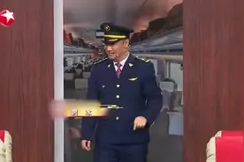 看小伙在火车上怎么泡妞