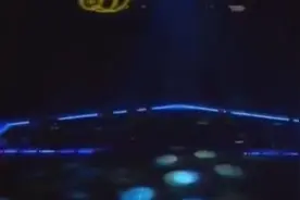 张国荣告别演唱会《千千阙歌》 看着哥哥的表情瞬间图片