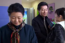 小伙不知妻子有双胞胎妹妹，上去亲一口，不料妹妹反手就是一巴掌视频封面